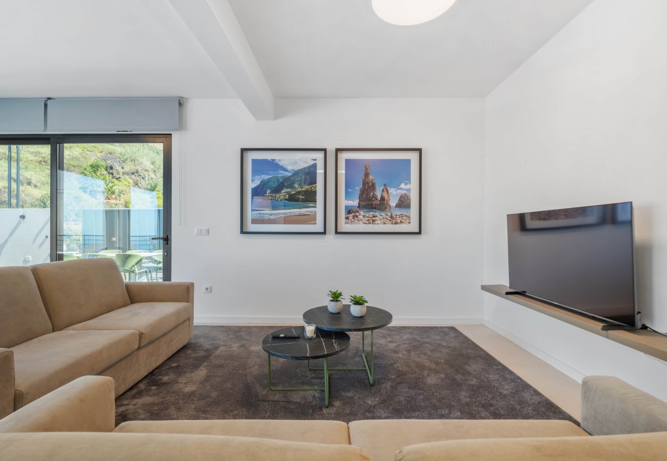 Villa in Ribeira Brava - Atlantic Pebble Villa