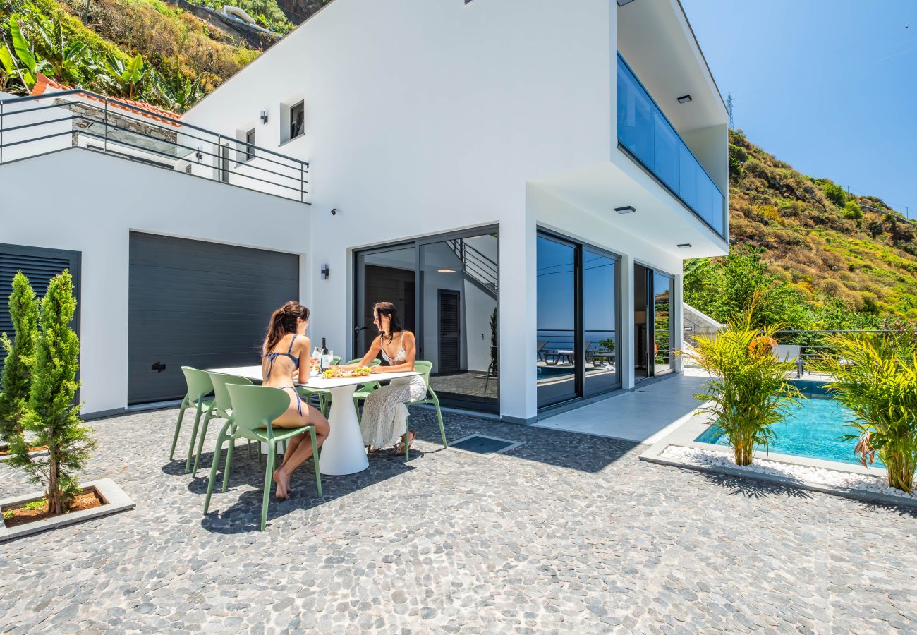 Villa in Ribeira Brava - Atlantic Pebble Villa