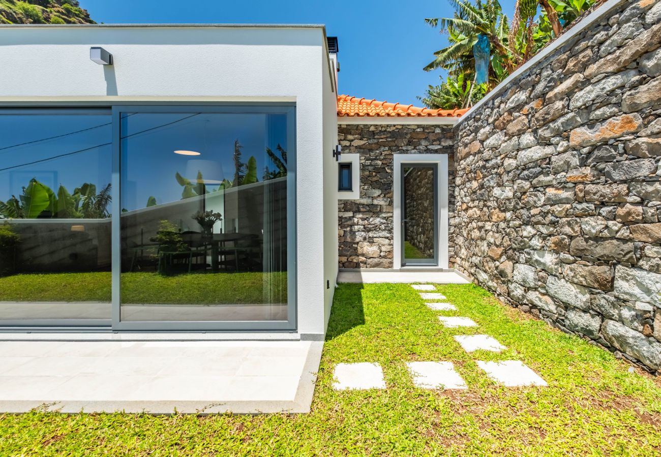 Villa in Ribeira Brava - Atlantic Pebble Villa